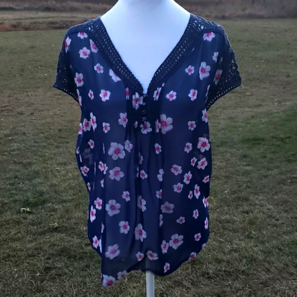 ⭐️⭐️ Candie's Short Sleeve Shirt - Girls/Teens - Picture 2 of 5